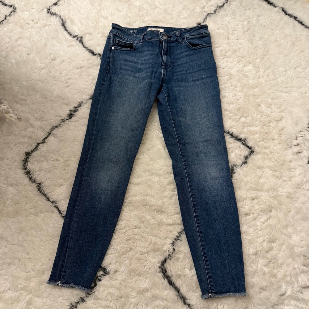 DL1961 Florence Instasculpt Cropped Jeans w/ Raw Hem